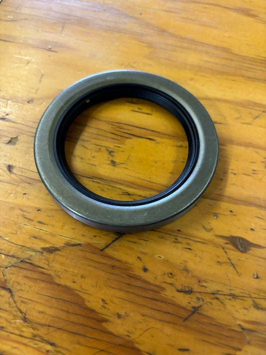 D5NN4115B OUTER REAR SEAL