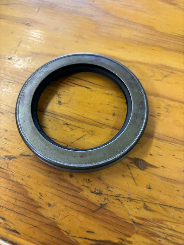 D5NN4115B OUTER REAR SEAL