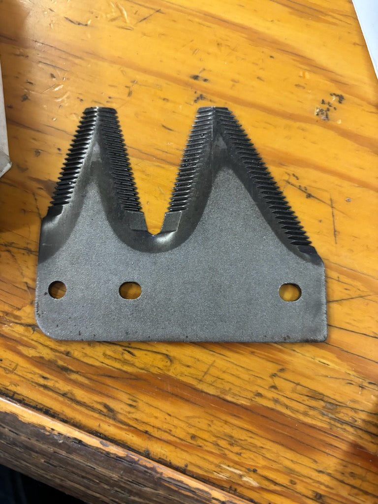 611-140 TOP SERRATED SICKLE SECTION